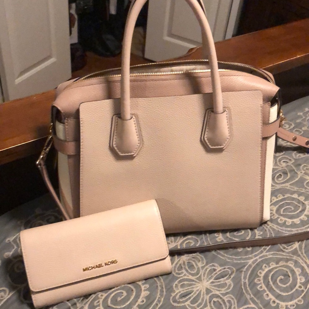 Mk purse cream amd light pink used 2 times like new